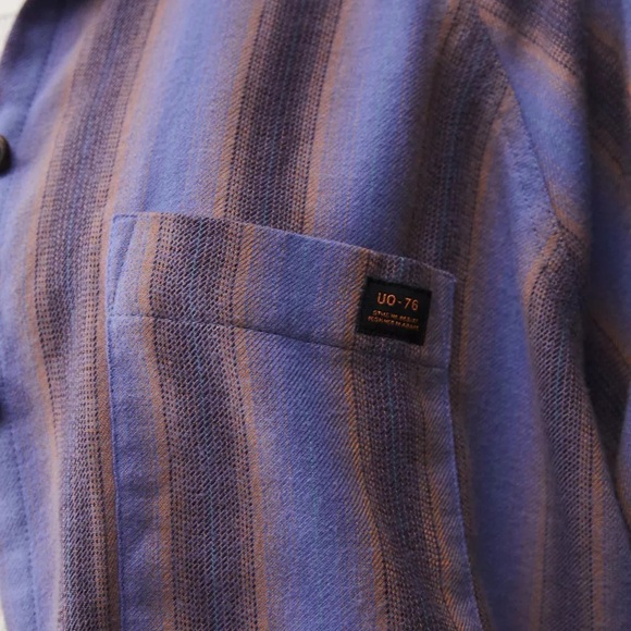 ✨ UO Brendan Drapey Button-Down Shirt - Size Small ✨ - Picture 4 of 7